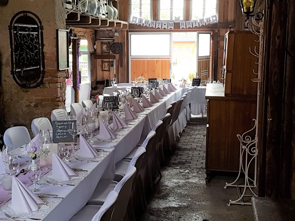 partyservice catering gedeckte tafel